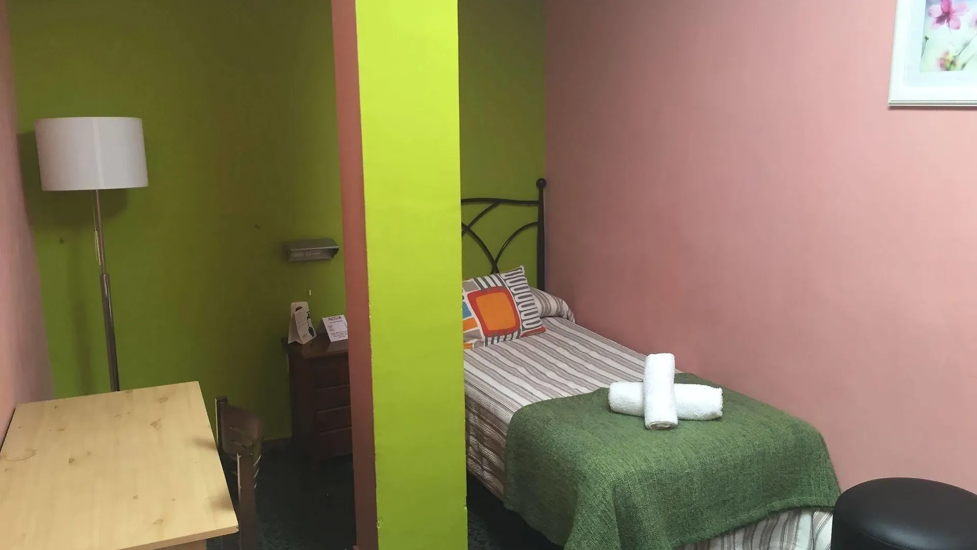 Hostal Alogar Barcelona 2*,