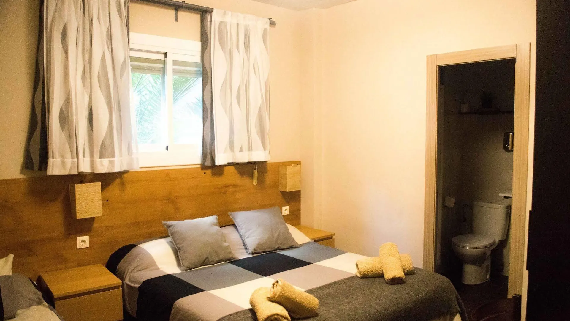 Hostal Alogar Barcelona 2*,  Spain